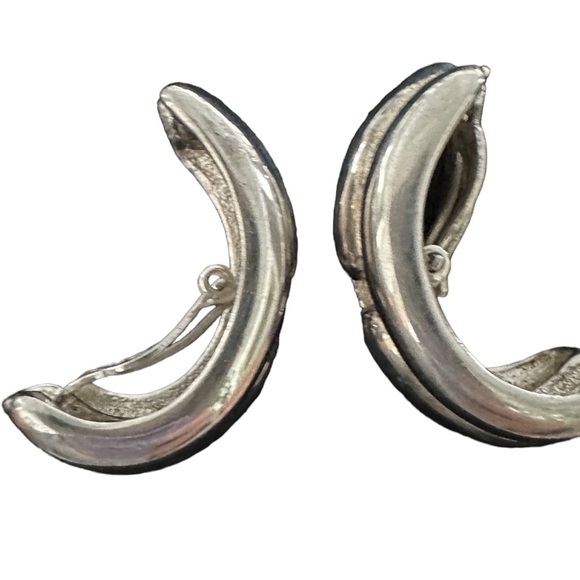 VINTAGE GIVENCHY SILVER CLIP ON - Picture 2 of 6